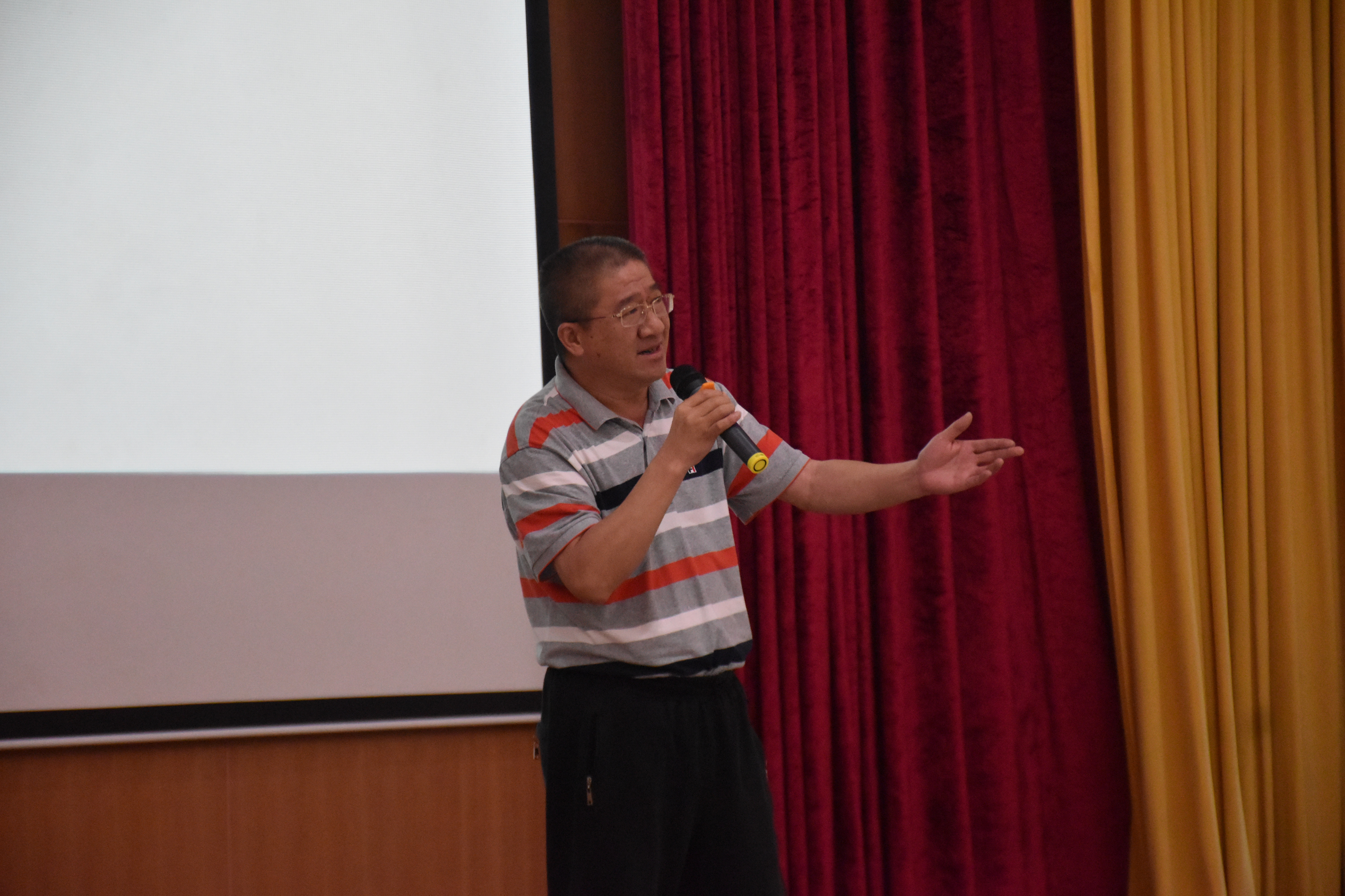 靖辉老师朗诵《钢铁是怎样炼成的(选段)》