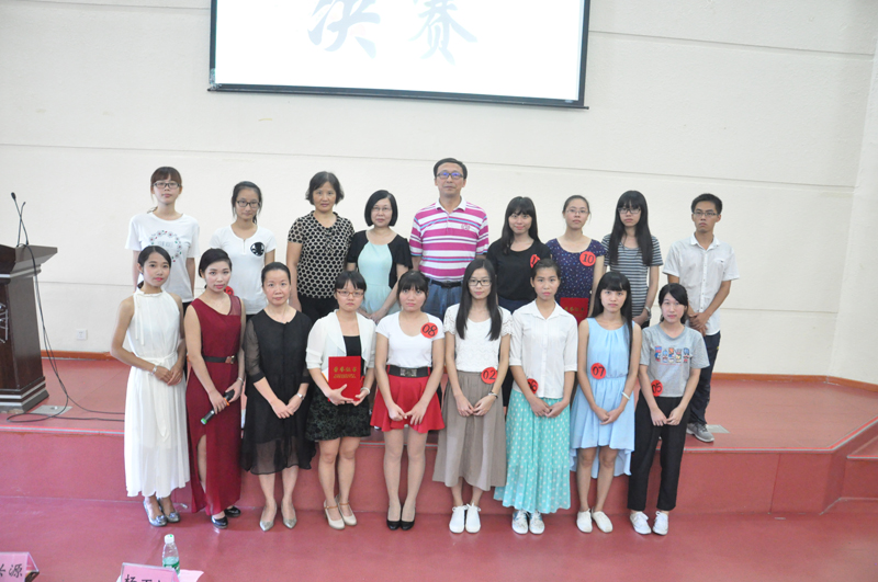 领导老师与参赛选手合影留念-800